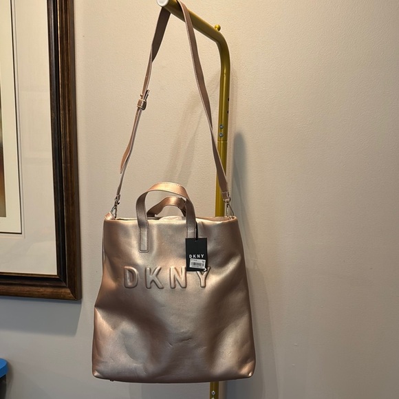 DKNY Gold Tote crossbody Bag Sleek Metallic Design NWT - Picture 1 of 12